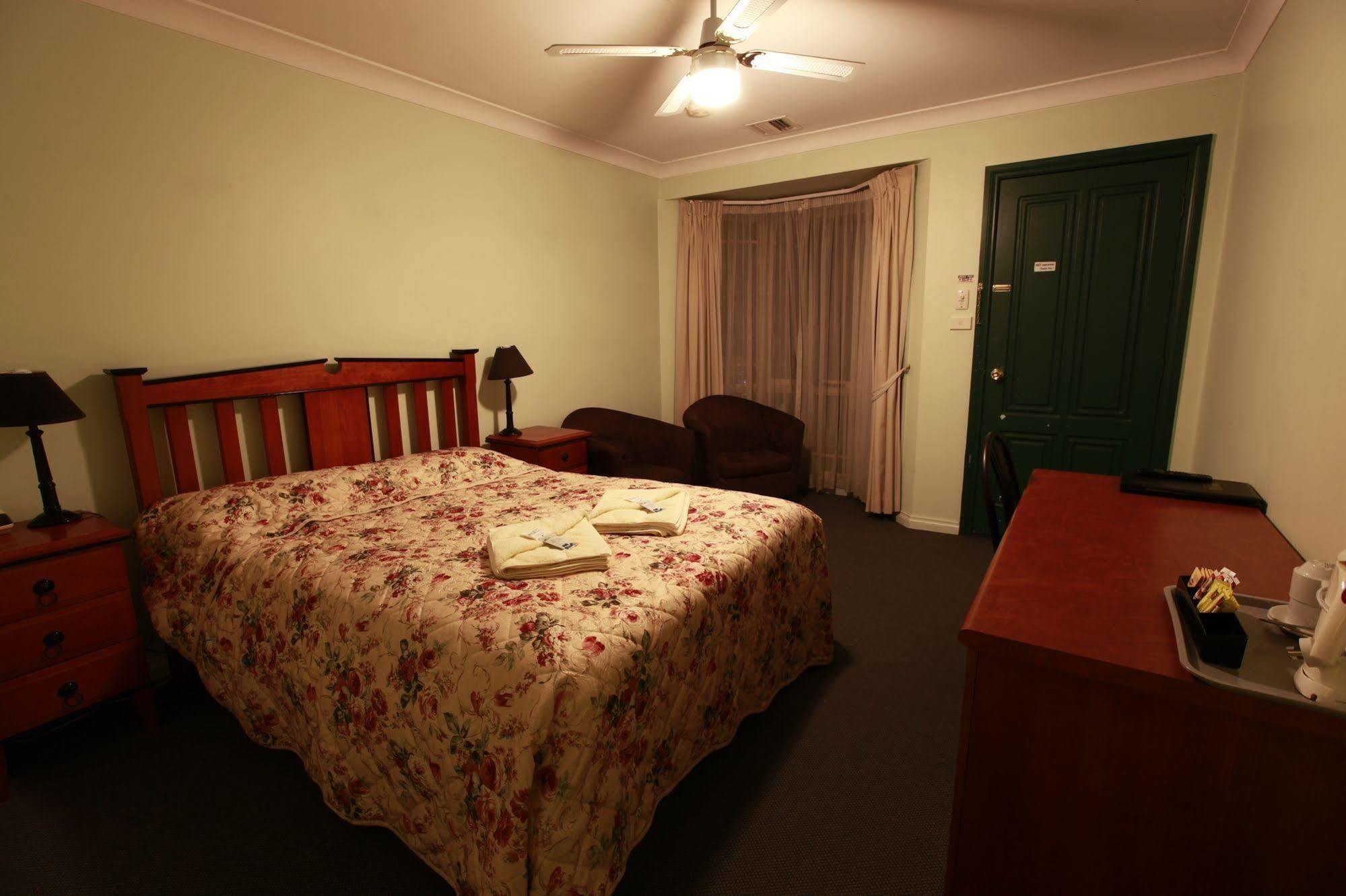 Miranda Lodge Канберра Екстер'єр фото